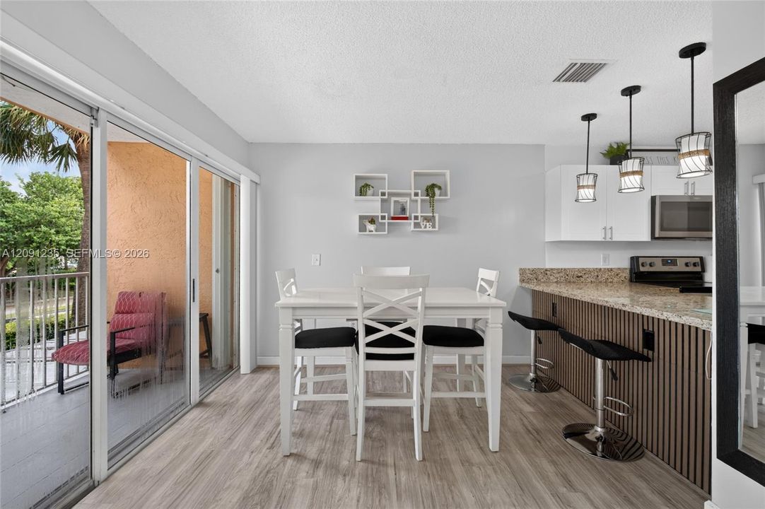 En Venta: $315,000 (3 camas, 2 baños, 1220 Pies cuadrados)