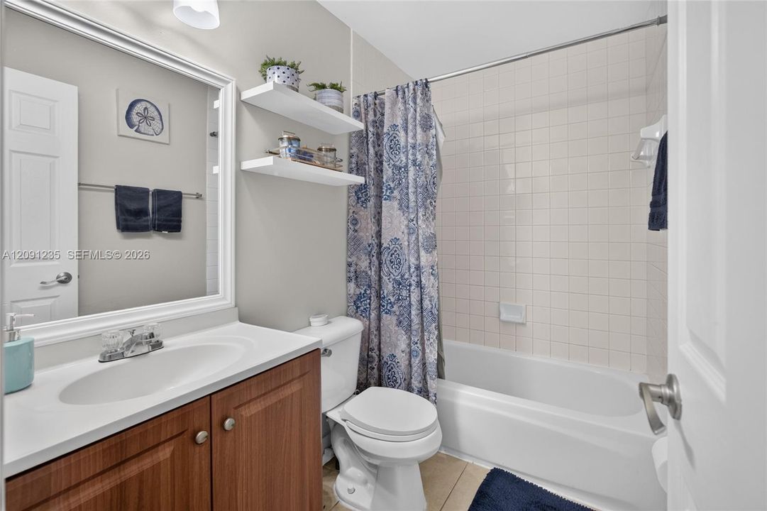 En Venta: $315,000 (3 camas, 2 baños, 1220 Pies cuadrados)