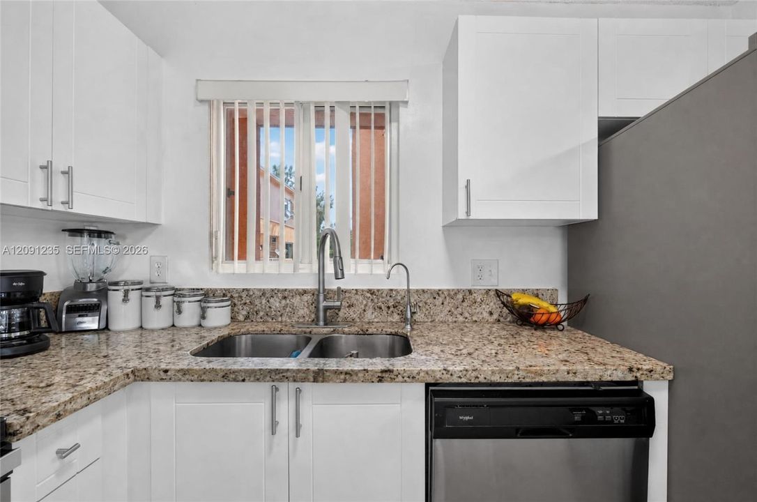 En Venta: $315,000 (3 camas, 2 baños, 1220 Pies cuadrados)