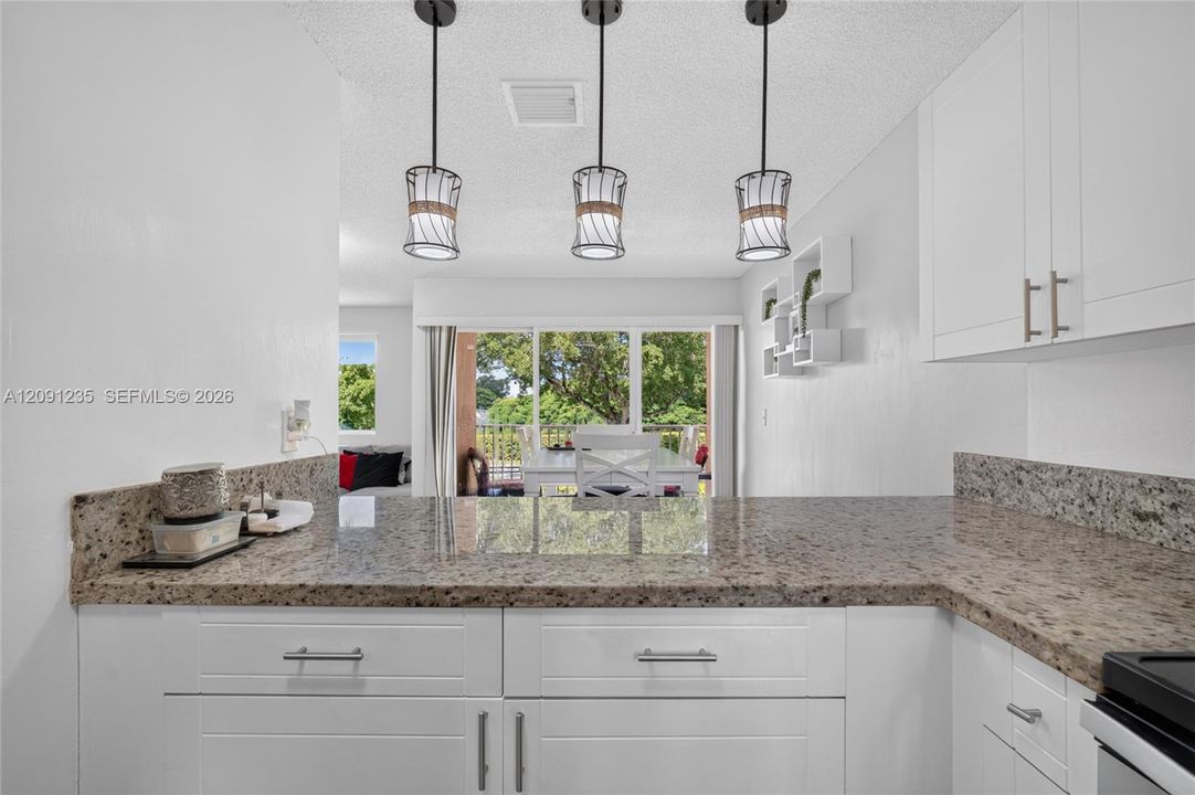 En Venta: $315,000 (3 camas, 2 baños, 1220 Pies cuadrados)