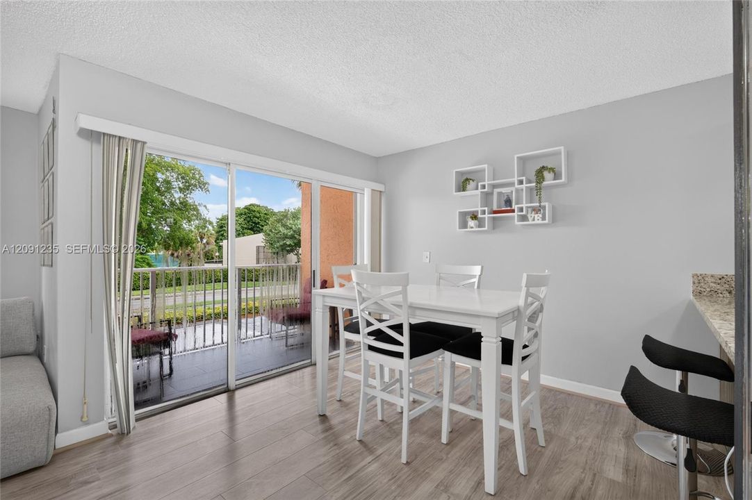 En Venta: $315,000 (3 camas, 2 baños, 1220 Pies cuadrados)