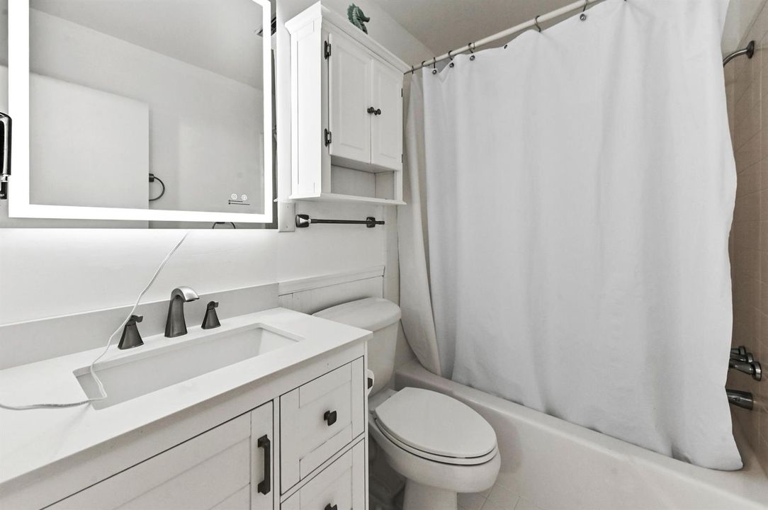 20 Bathroom 01