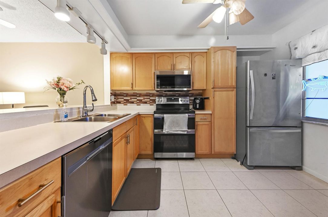 05 Kitchen 01