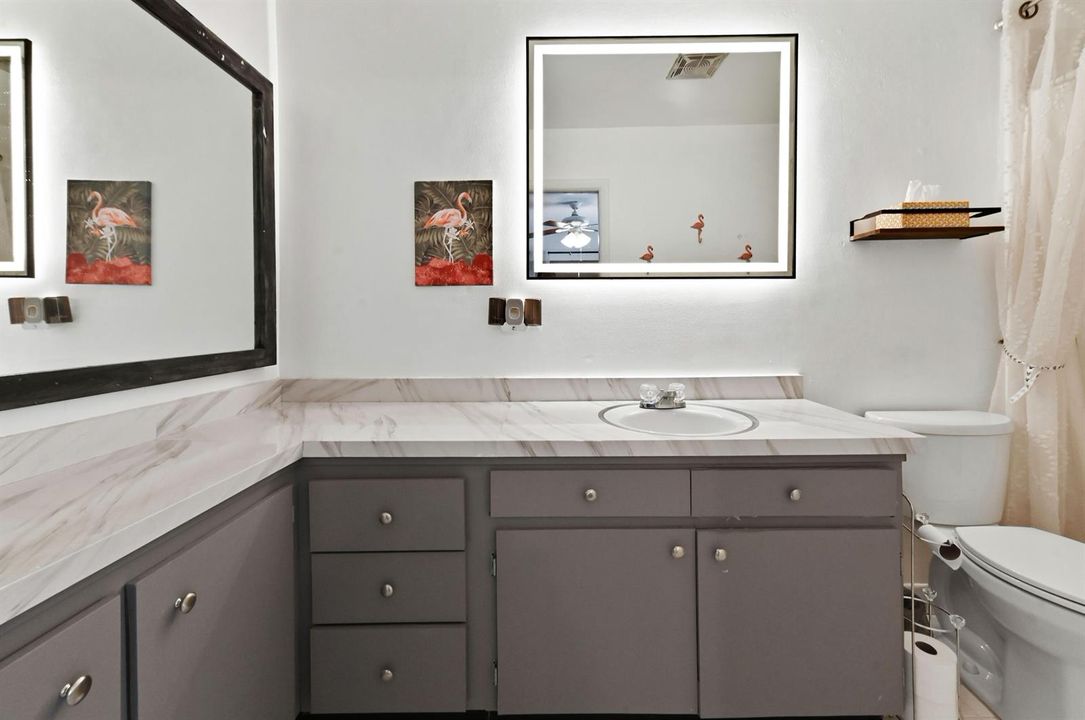 23 Bathroom 02