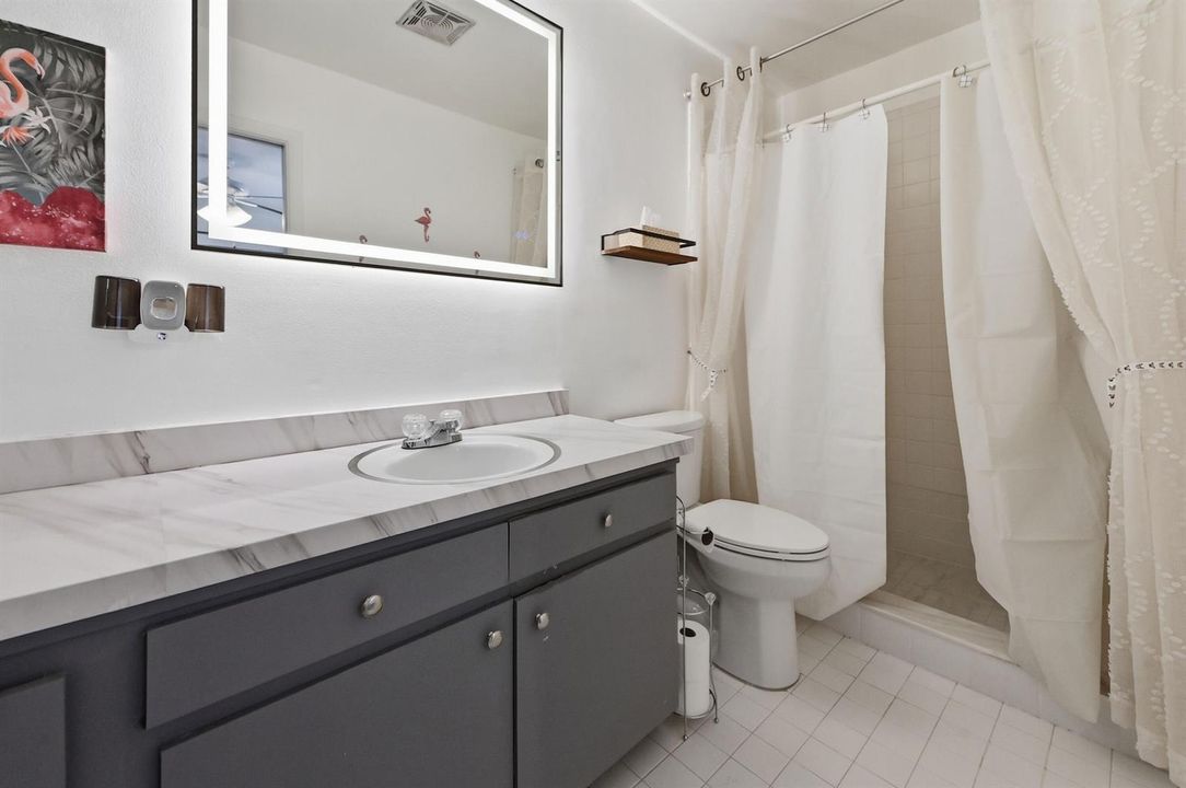 24 Bathroom 03