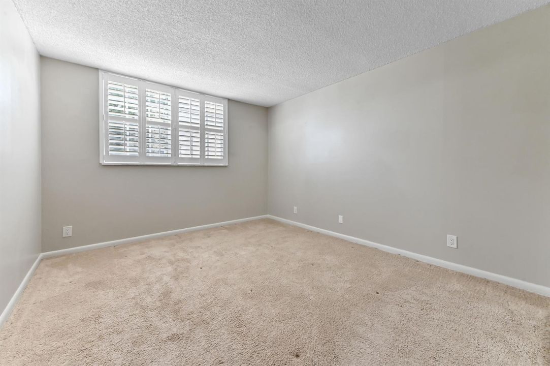 16 bedroom 01