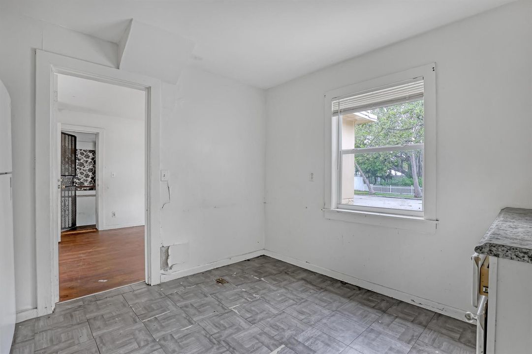 Hallway/Kitchen