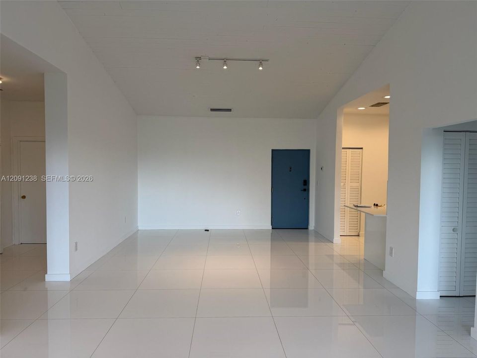 For Rent: $6,000 (2 beds, 2 baths, 1450 Square Feet)