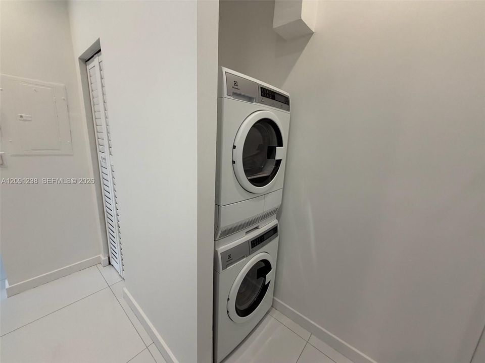 For Rent: $6,000 (2 beds, 2 baths, 1450 Square Feet)