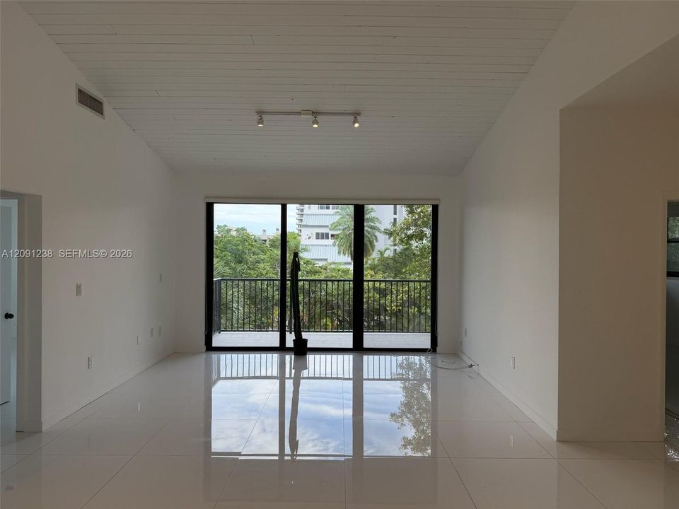 For Rent: $6,000 (2 beds, 2 baths, 1450 Square Feet)