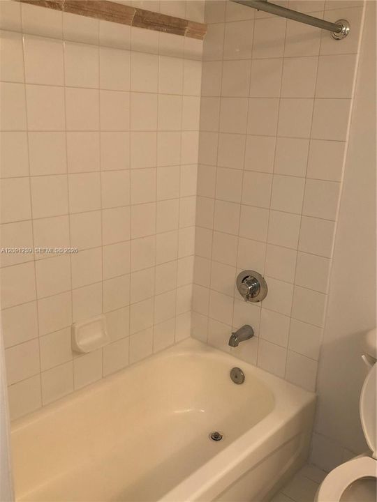 For Rent: $2,000 (0 beds, 1 baths, 425 Square Feet)