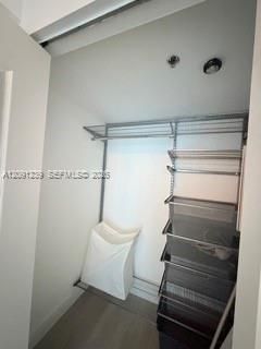 For Rent: $2,000 (0 beds, 1 baths, 425 Square Feet)