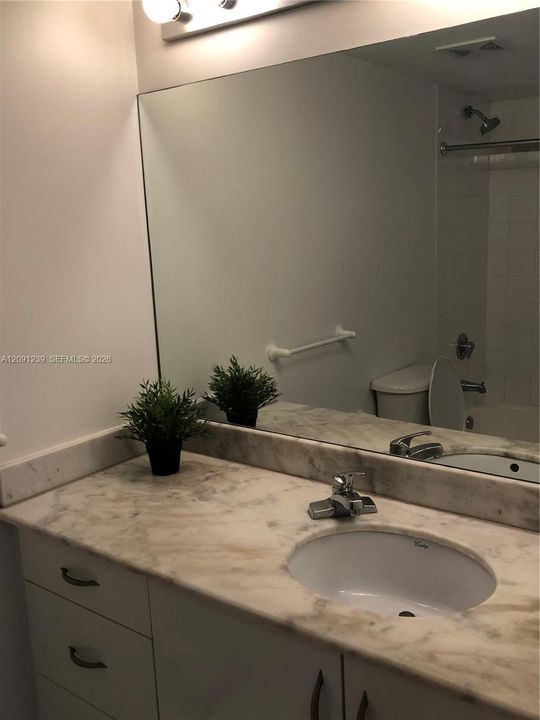 For Rent: $2,000 (0 beds, 1 baths, 425 Square Feet)