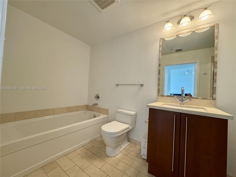 For Sale: $450,000 (1 beds, 1 baths, 693 Square Feet)