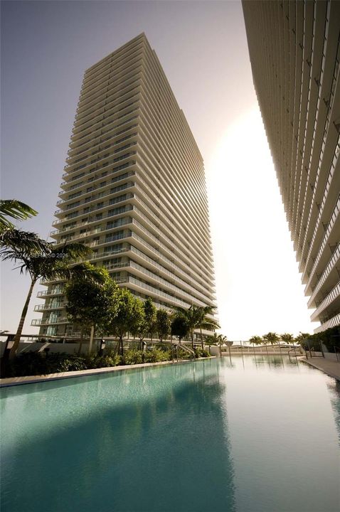For Sale: $450,000 (1 beds, 1 baths, 693 Square Feet)