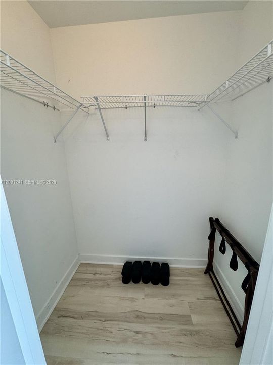 For Sale: $450,000 (1 beds, 1 baths, 693 Square Feet)