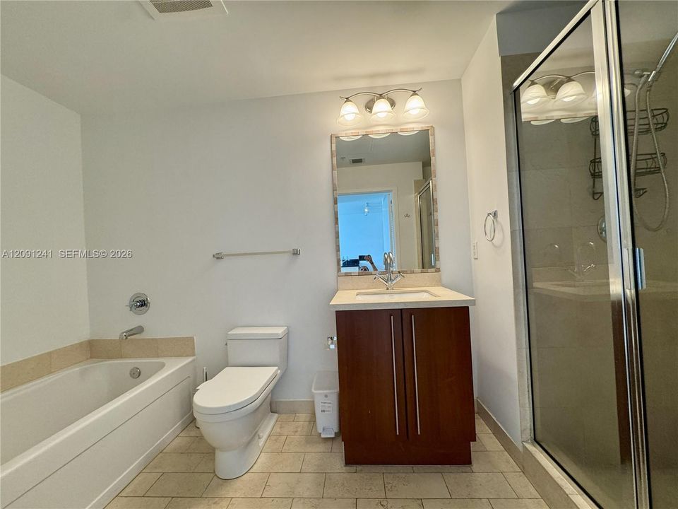 For Sale: $450,000 (1 beds, 1 baths, 693 Square Feet)
