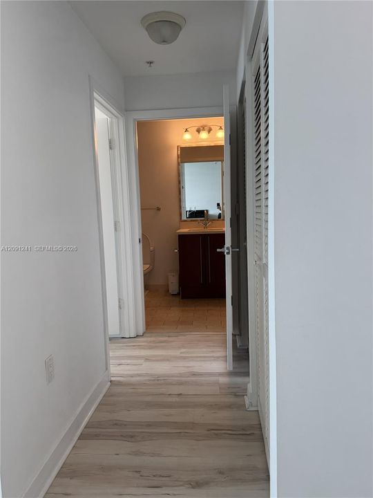 For Sale: $450,000 (1 beds, 1 baths, 693 Square Feet)