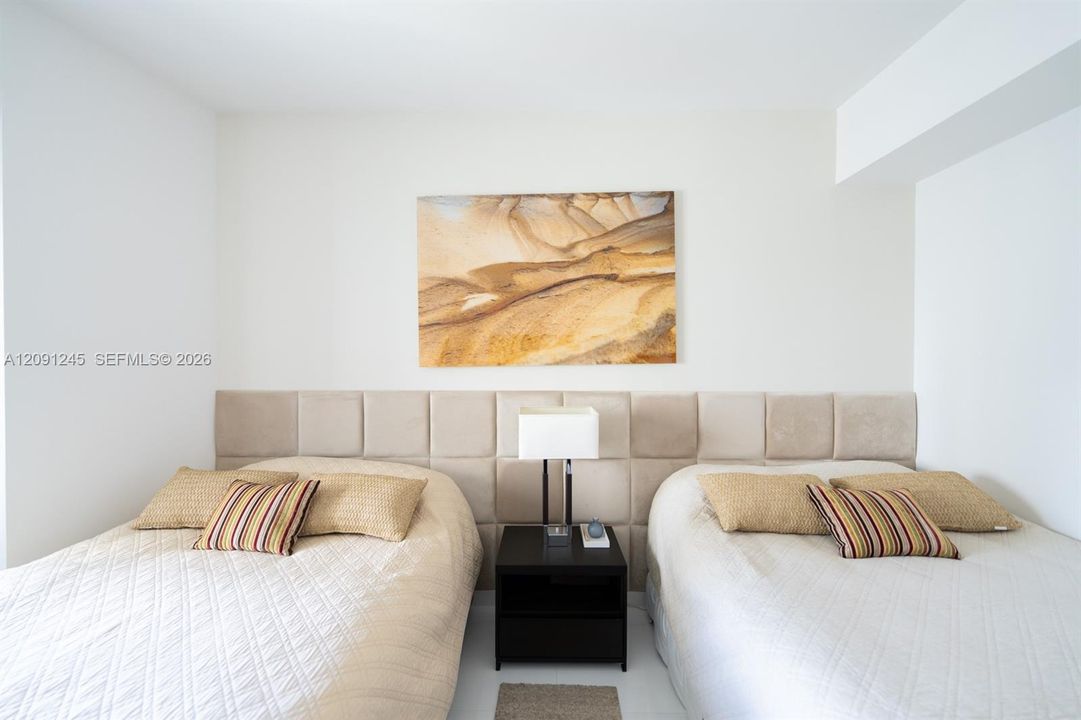 For Sale: $980,000 (2 beds, 2 baths, 1557 Square Feet)