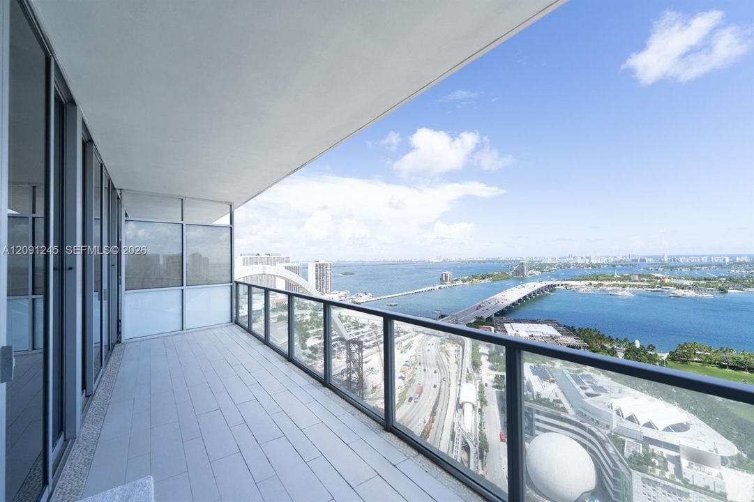 For Sale: $980,000 (2 beds, 2 baths, 1557 Square Feet)