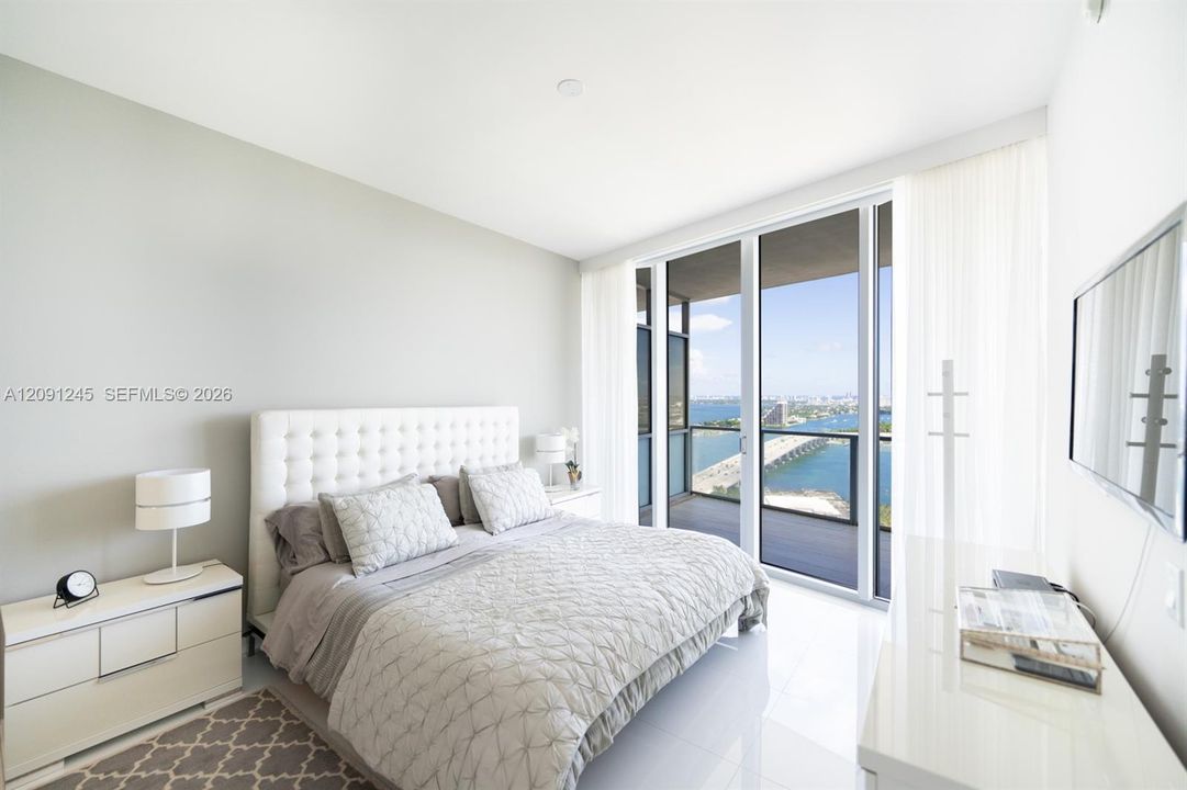 For Sale: $980,000 (2 beds, 2 baths, 1557 Square Feet)