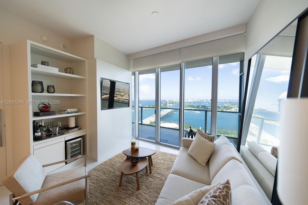 For Sale: $980,000 (2 beds, 2 baths, 1557 Square Feet)