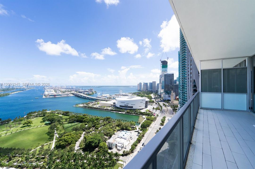 For Sale: $980,000 (2 beds, 2 baths, 1557 Square Feet)