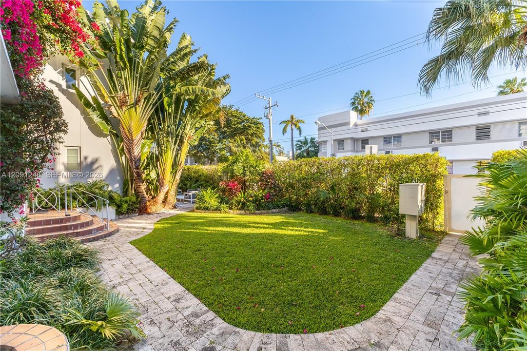 Lovely tropical private entry to your new home