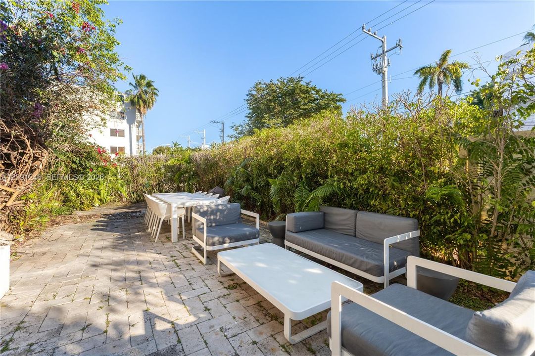large outdoor entertainng and lounging area