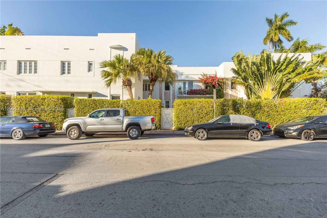Located just steps from Meridian Ave and Flamingo Park