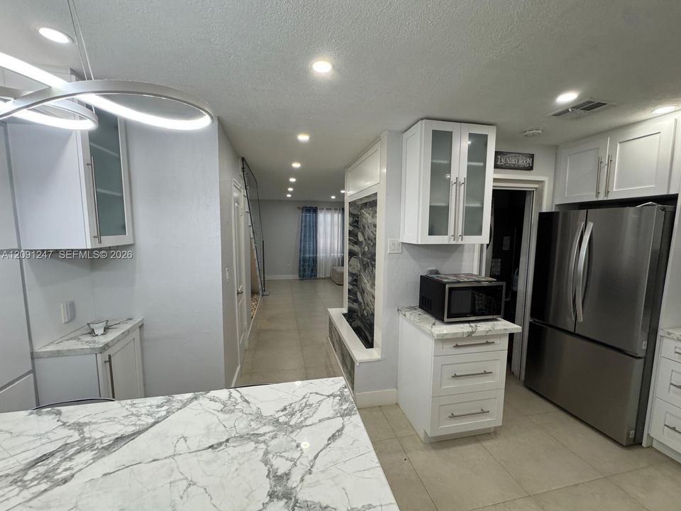 В аренду: $2,500 (2 спален, 1 ванн, 1038 Квадратных фут)