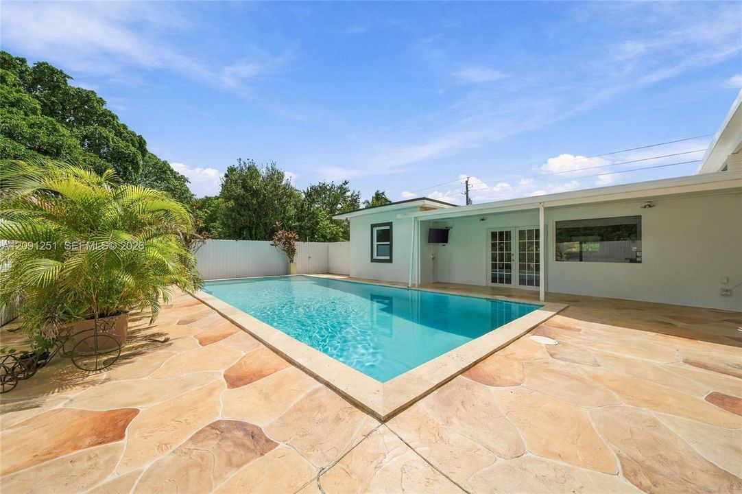 En Venta: $899,000 (2 camas, 1 baños, 1597 Pies cuadrados)