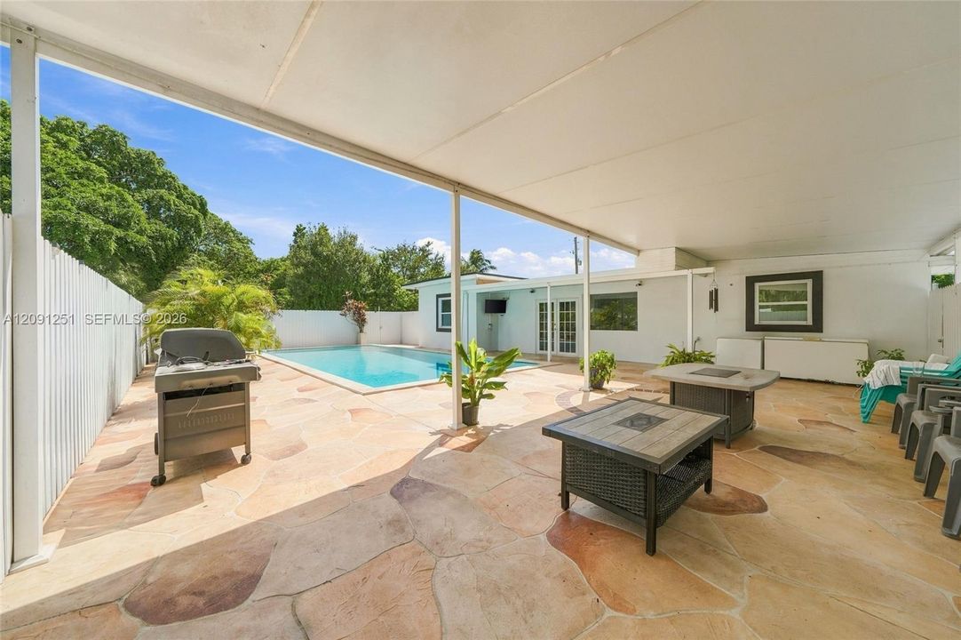 En Venta: $899,000 (2 camas, 1 baños, 1597 Pies cuadrados)