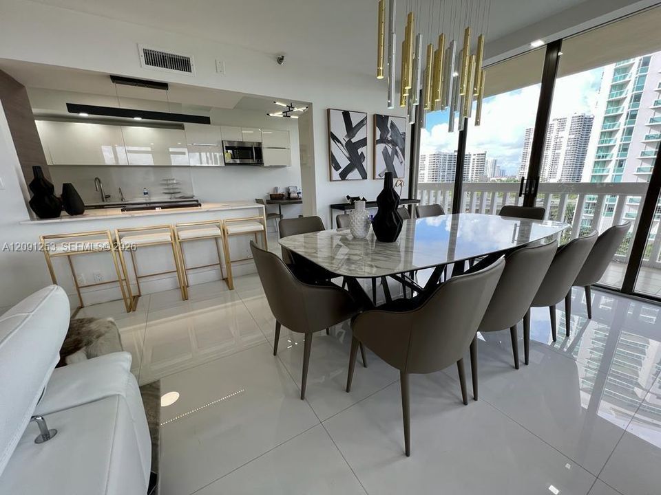 В аренду: $5,200 (3 спален, 2 ванн, 1766 Квадратных фут)