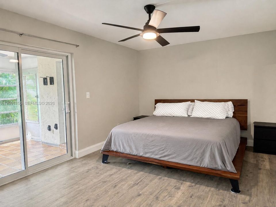 For Sale: $179,900 (2 beds, 2 baths, 952 Square Feet)