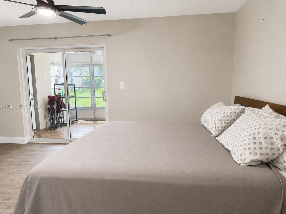 For Sale: $179,900 (2 beds, 2 baths, 952 Square Feet)