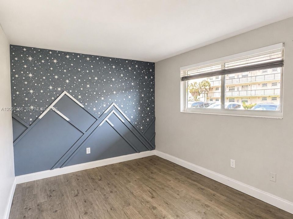 For Sale: $179,900 (2 beds, 2 baths, 952 Square Feet)