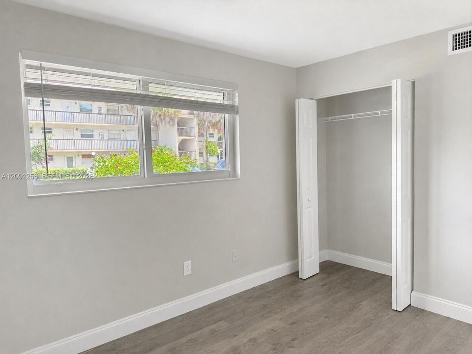 For Sale: $179,900 (2 beds, 2 baths, 952 Square Feet)