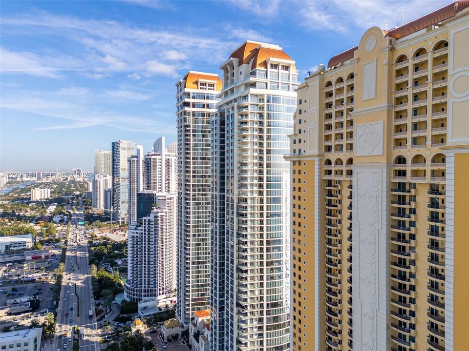For Sale: $6,995,000 (4 beds, 5 baths, 4415 Square Feet)