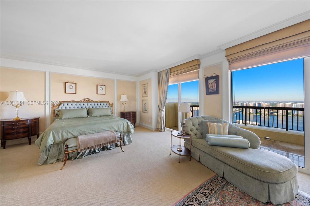 For Sale: $6,995,000 (4 beds, 5 baths, 4415 Square Feet)