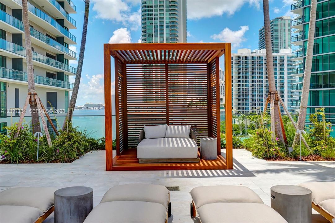 For Rent: $8,700 (3 beds, 3 baths, 1526 Square Feet)