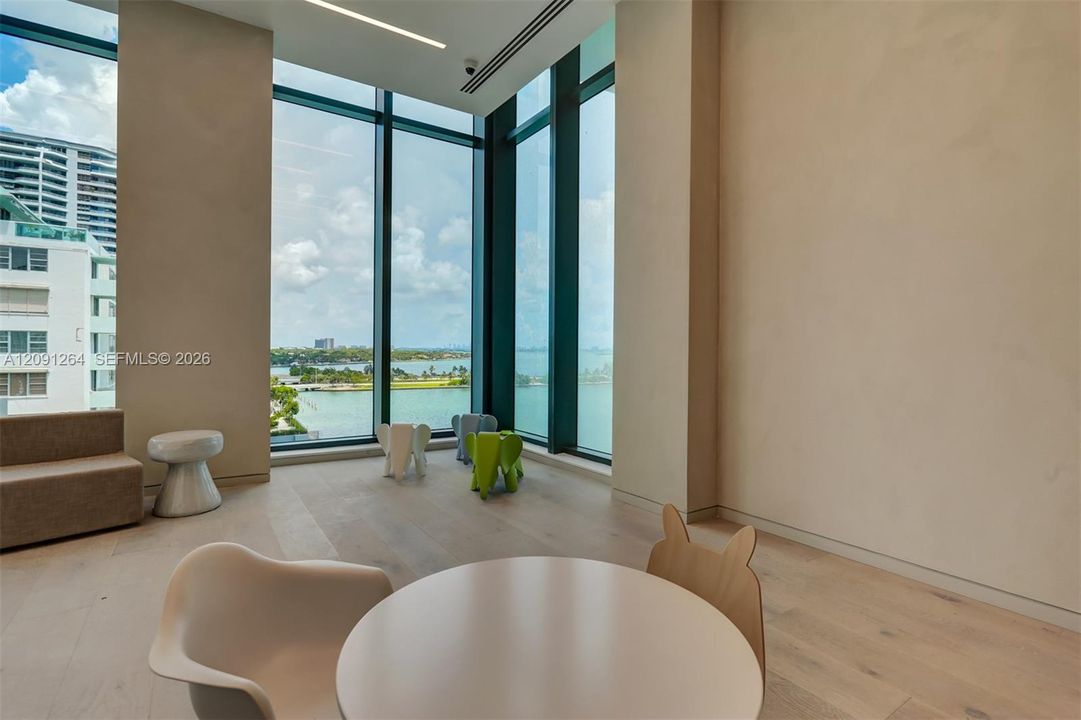 For Rent: $8,700 (3 beds, 3 baths, 1526 Square Feet)