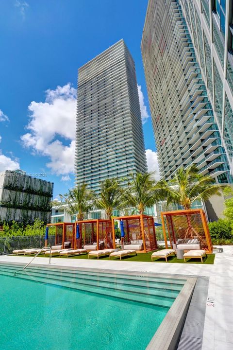 For Rent: $8,700 (3 beds, 3 baths, 1526 Square Feet)