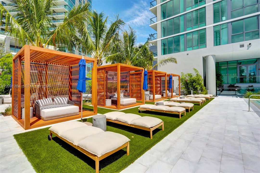 For Rent: $8,700 (3 beds, 3 baths, 1526 Square Feet)
