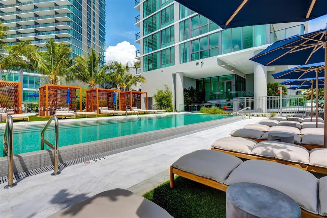 For Rent: $8,700 (3 beds, 3 baths, 1526 Square Feet)