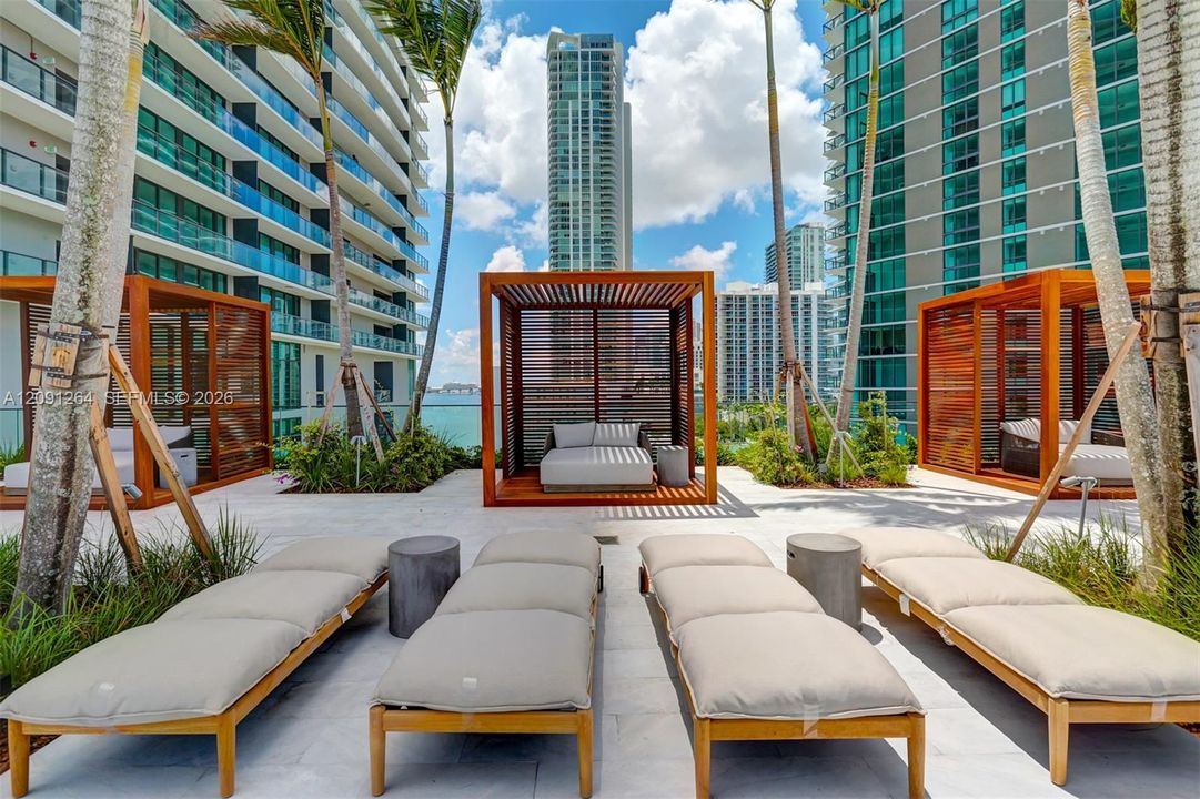 For Rent: $8,700 (3 beds, 3 baths, 1526 Square Feet)