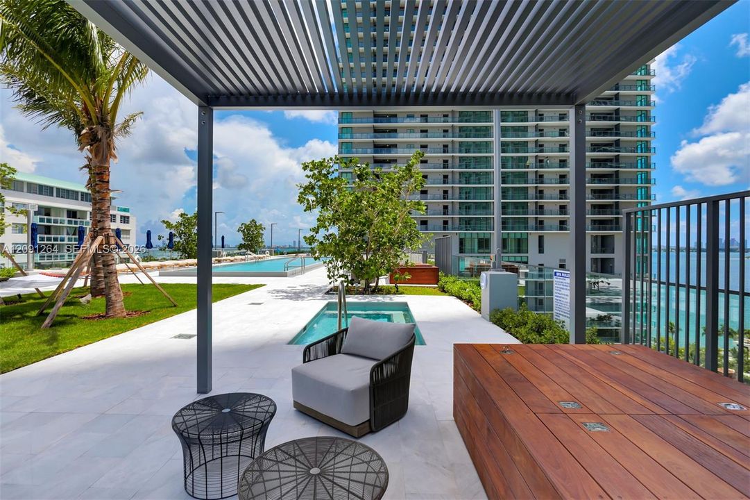 For Rent: $8,700 (3 beds, 3 baths, 1526 Square Feet)