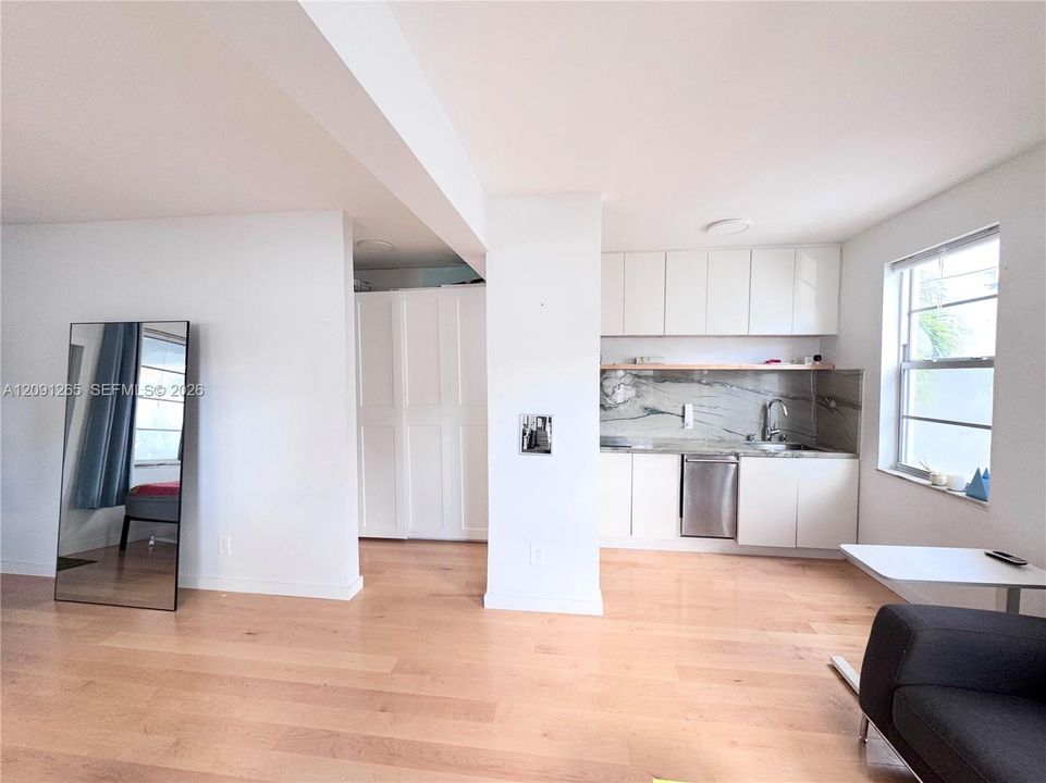 For Sale: $275,000 (0 beds, 1 baths, 430 Square Feet)