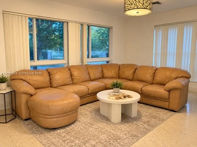 Recently Rented: $3,900 (3 beds, 2 baths, 1508 Square Feet)