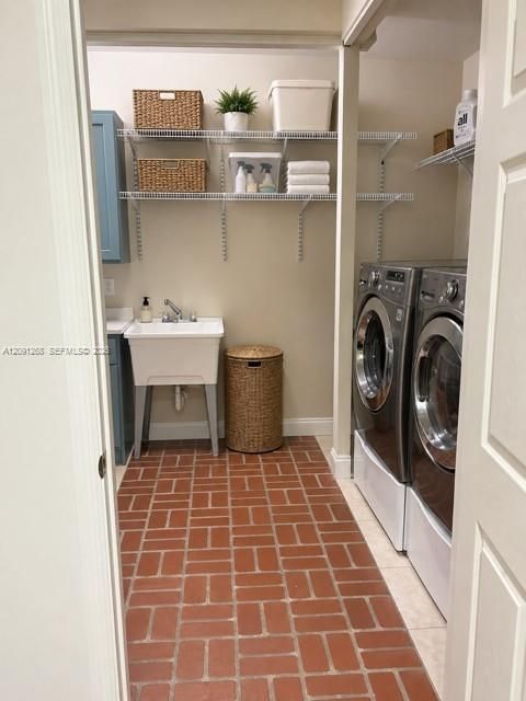 Recently Rented: $3,900 (3 beds, 2 baths, 1508 Square Feet)